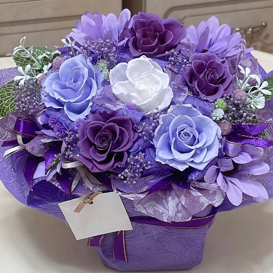 ✨大人気のミックスバラプリザーブド✨花束アレンジ✨ラッピングのまま飾れますよ✨