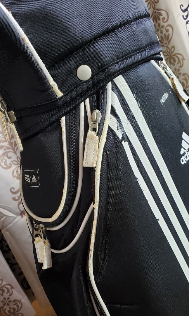 アディダス 　ゴルフバッグ 　黒x白　 軽量　adidasスポーツ用品　オシャレ