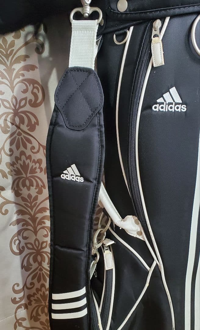 アディダス 　ゴルフバッグ 　黒x白　 軽量　adidasスポーツ用品　オシャレ