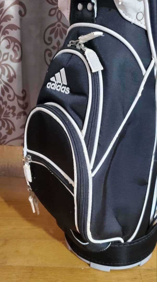 アディダス 　ゴルフバッグ 　黒x白　 軽量　adidasスポーツ用品　オシャレ