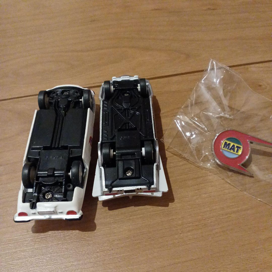 ウルトラセブン　帰ってきたウルトラマン　トミカ　ピンバッジ
