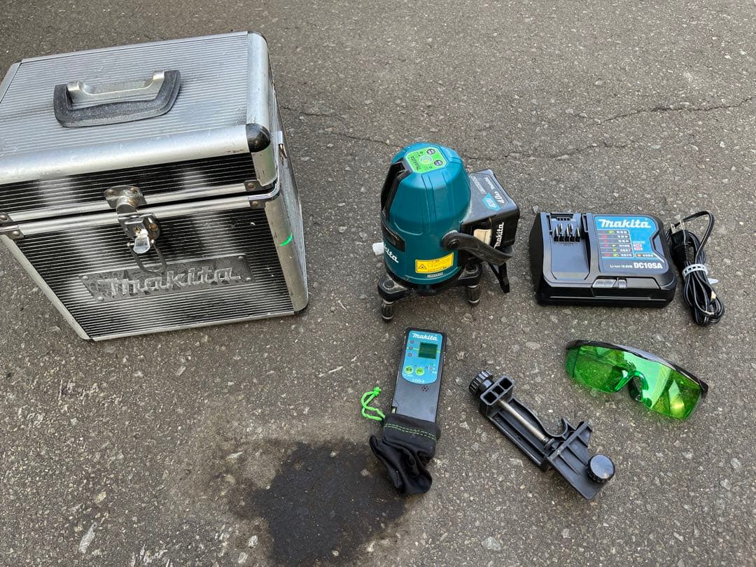 Makita マキタ レーザー墨出し器 SK10GD