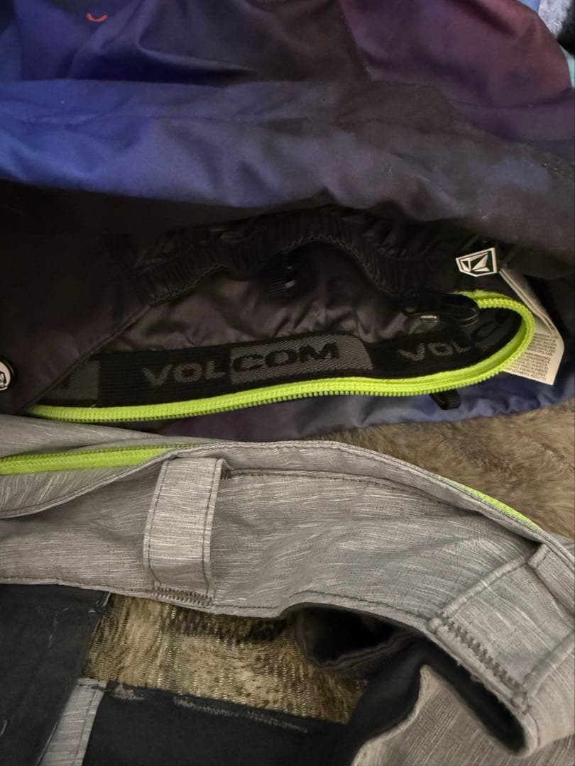 VOLCOM スノーウェア ジャケット(パンツも出品中セット販売可能)
