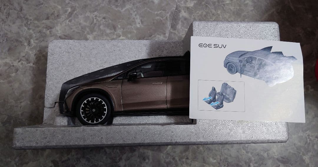約70%off 新品純正 Mercedes-Benz EQE SUV 1:18