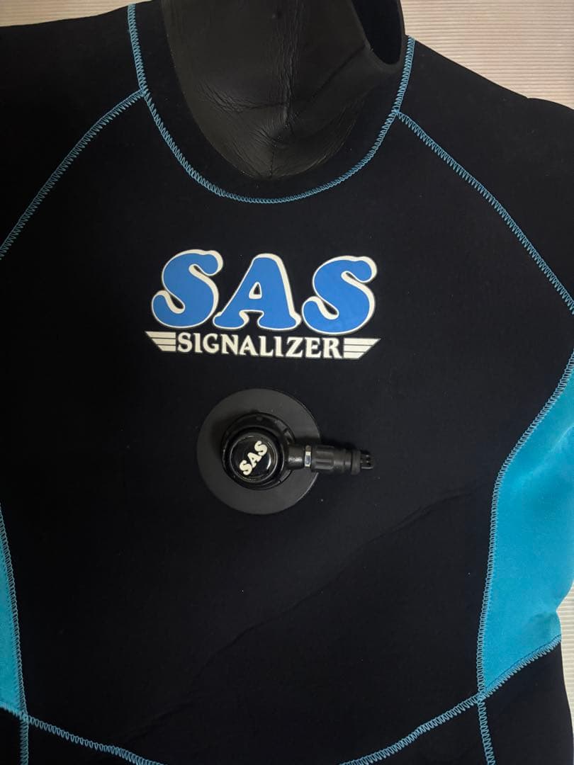 SAS SIGNALIZER ドライスーツ40,000 バルブ付き