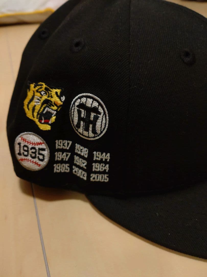 【希少】阪神タイガースNEW ERA 59FIFTY チャンピオンロゴキャップ