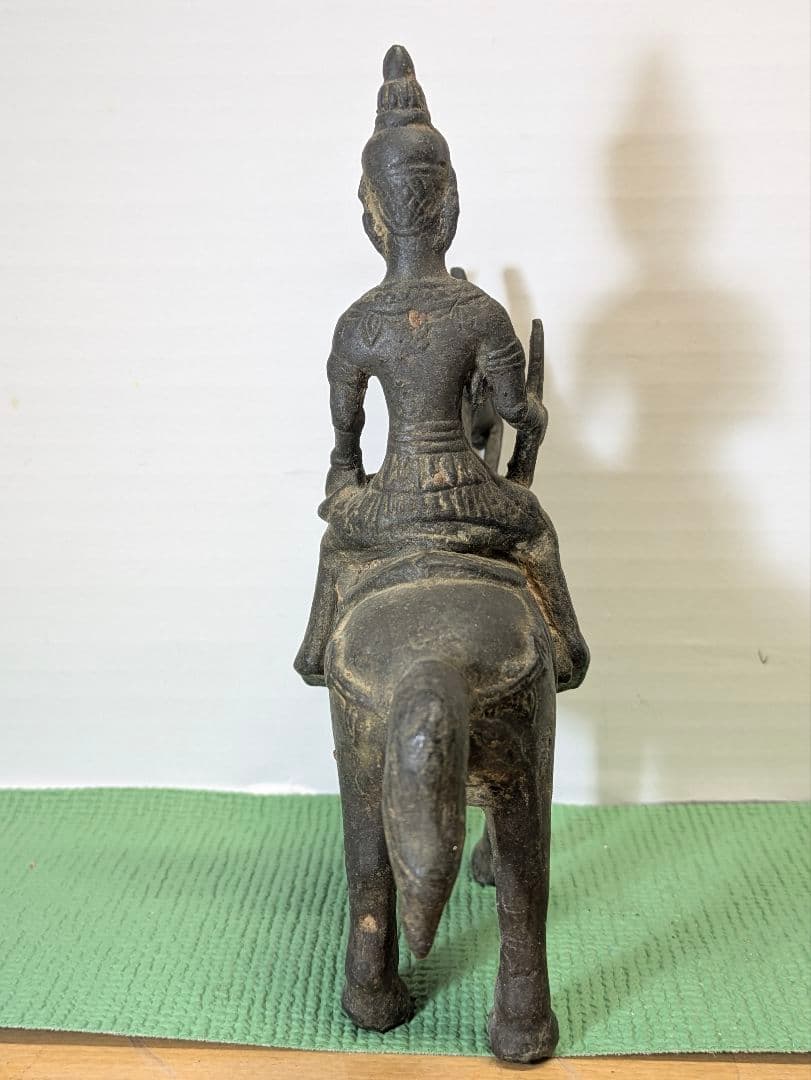 仏教美術における釈迦の出家シーンを描いた「四門出遊」に関連する釈迦像である