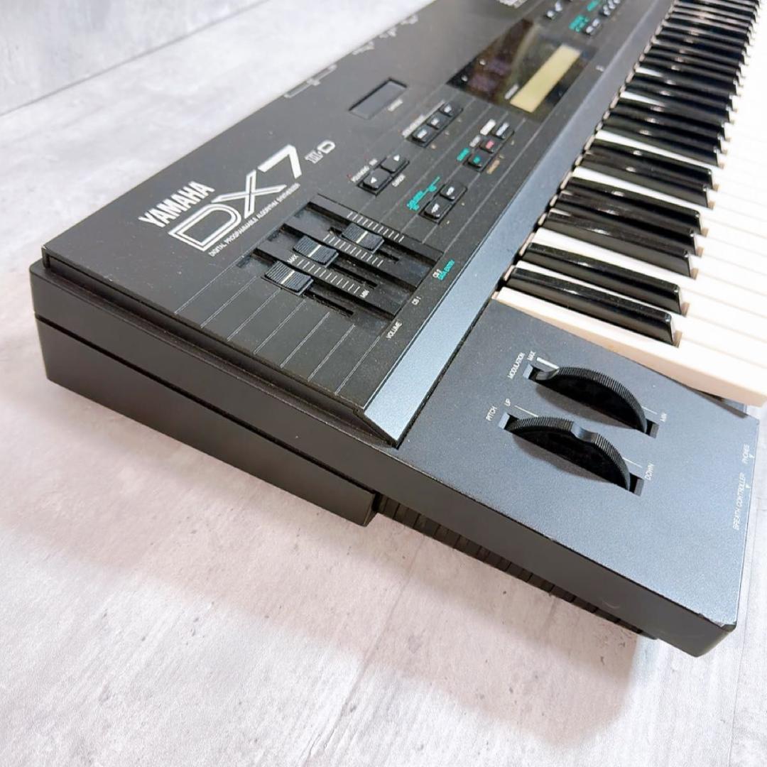 Yamaha ヤマハ　DX7IID デジタルシンセサイザー 61鍵　ハードケース