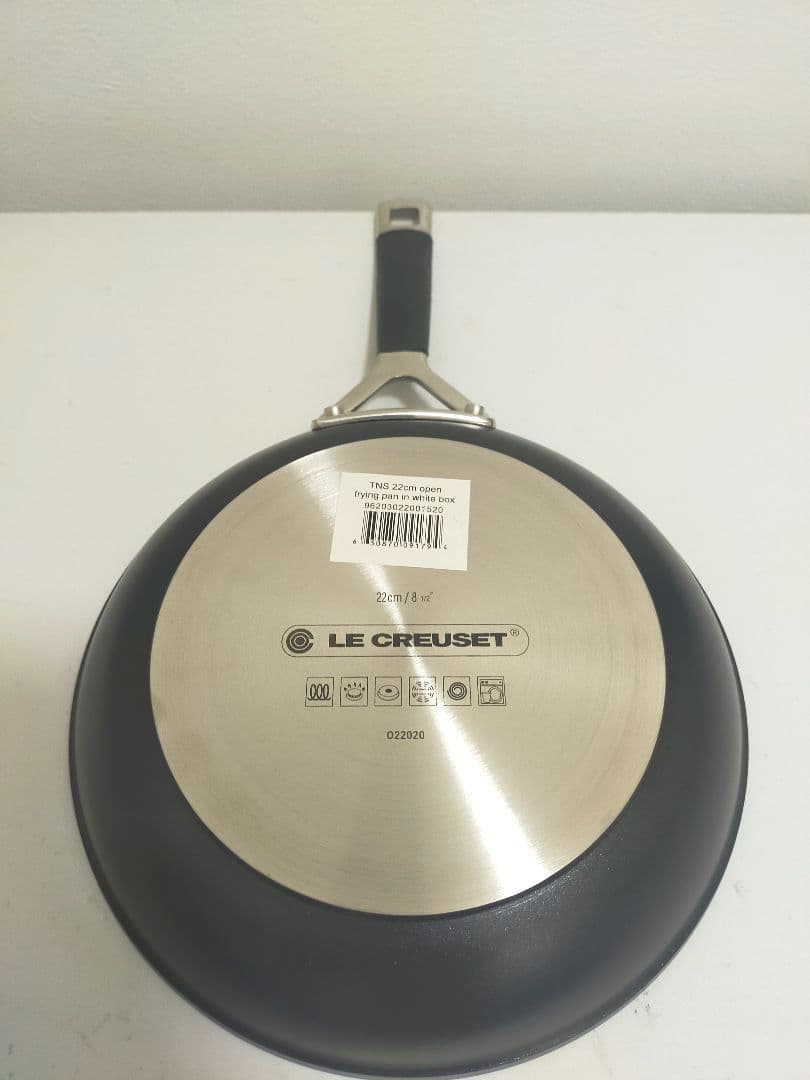 【値下げ中】LE CREUSET ルクルーゼ ノンスティックフライパン 22cm