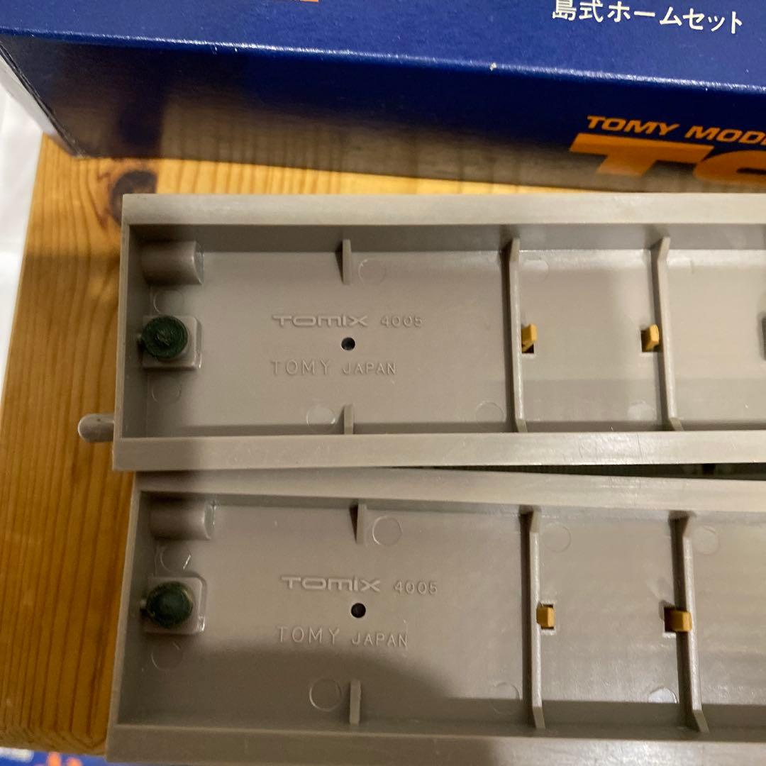 トミックス　列車4台　ホーム２つ　箱いりレール　箱なしレール