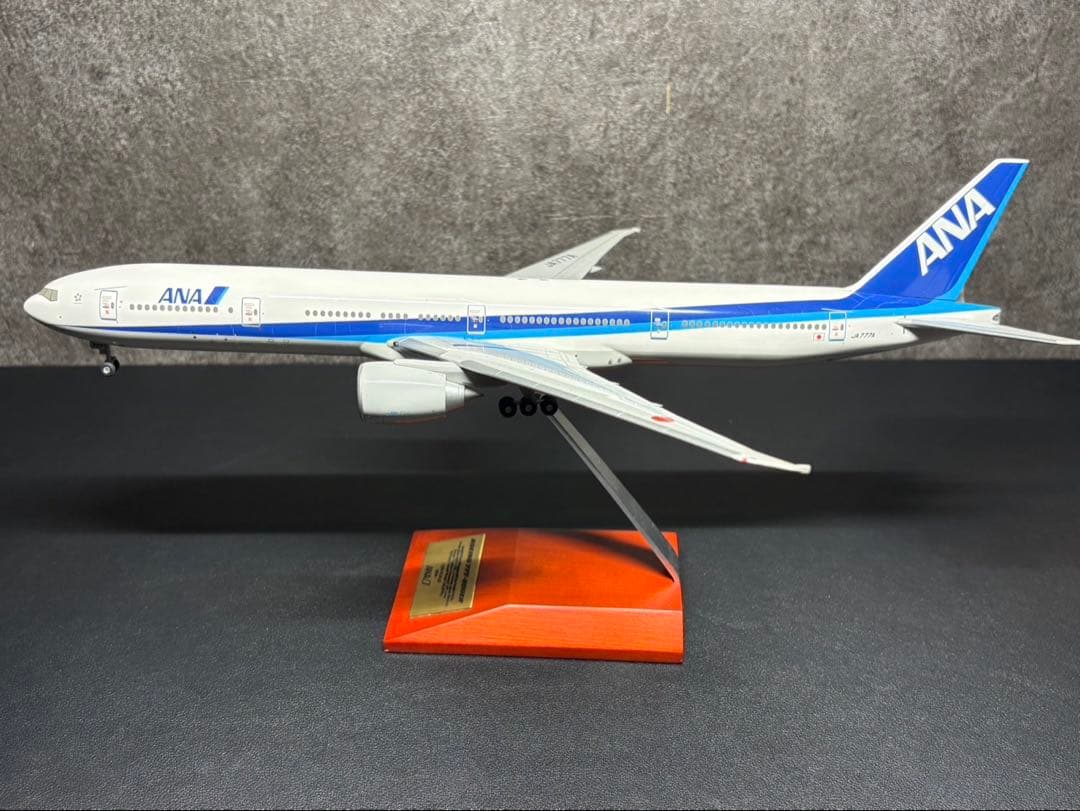 全日空商事 1/200 ANA 777-300ER NH20017