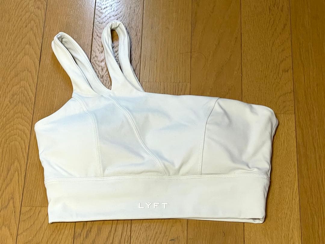 【新作・美品】LÝFT ブラトップ　ワンショルダー　M アイボリー LYFT