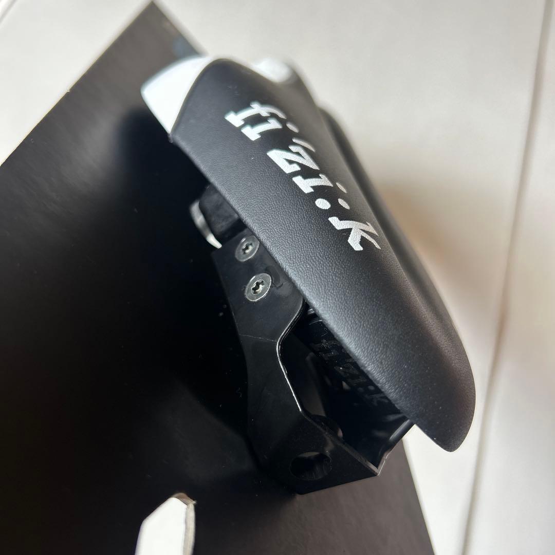 fi'zi:k Mistica Carbon Braided サドル　TRI