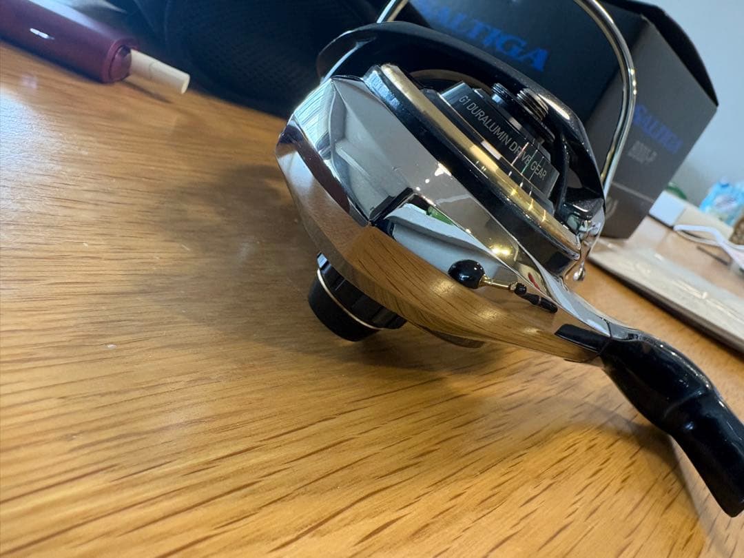 極美品　Daiwa 20 ソルティガ 8000 P スピニングリール