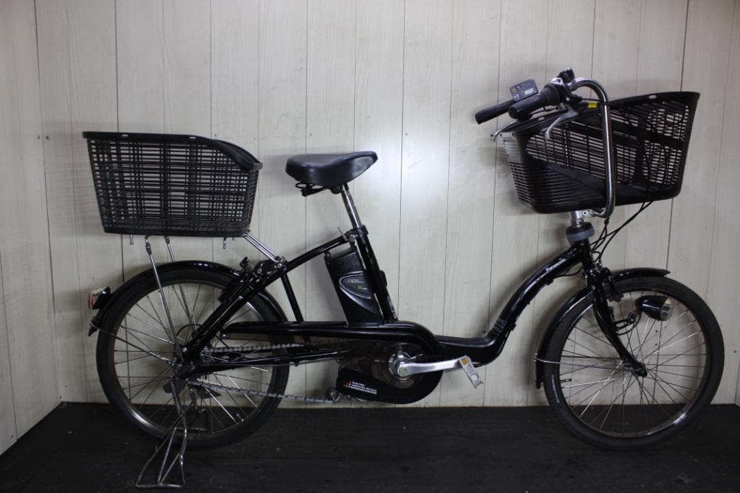 黒の電動アシスト自転車 チャイルドシート付き