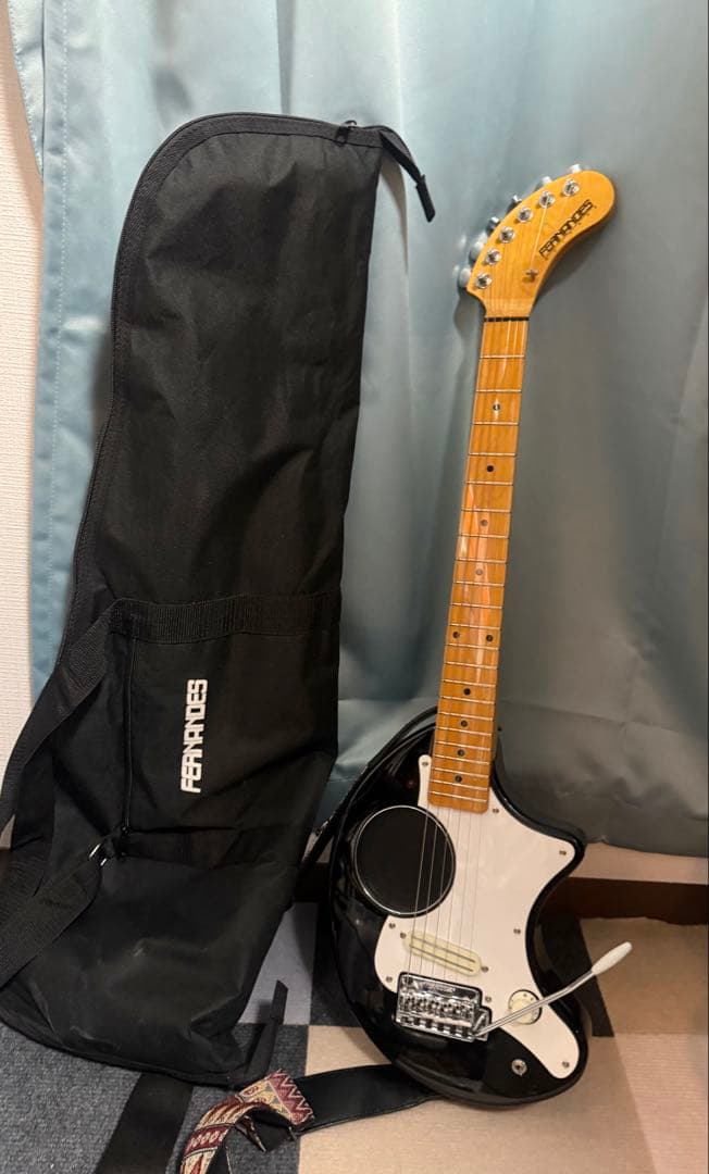 Zo-3STディストーション アンプ内蔵エレキギター ブラック