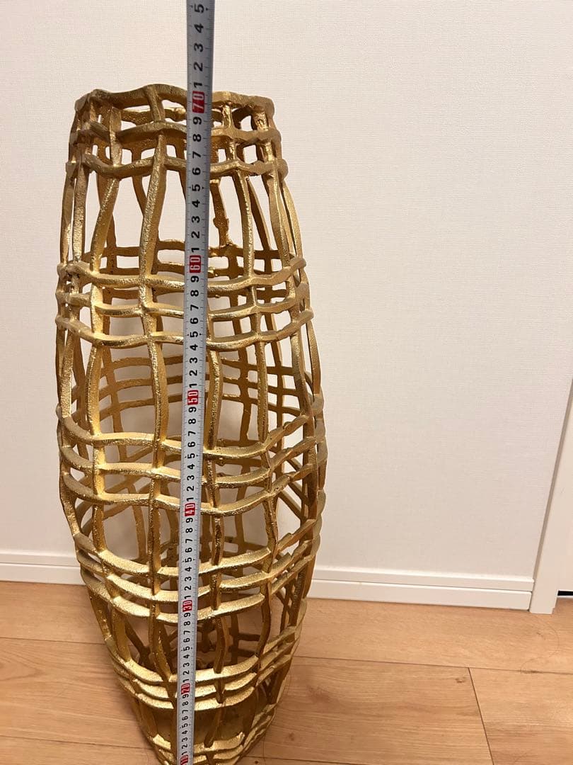 金属製ゴールドオープンワーク置物