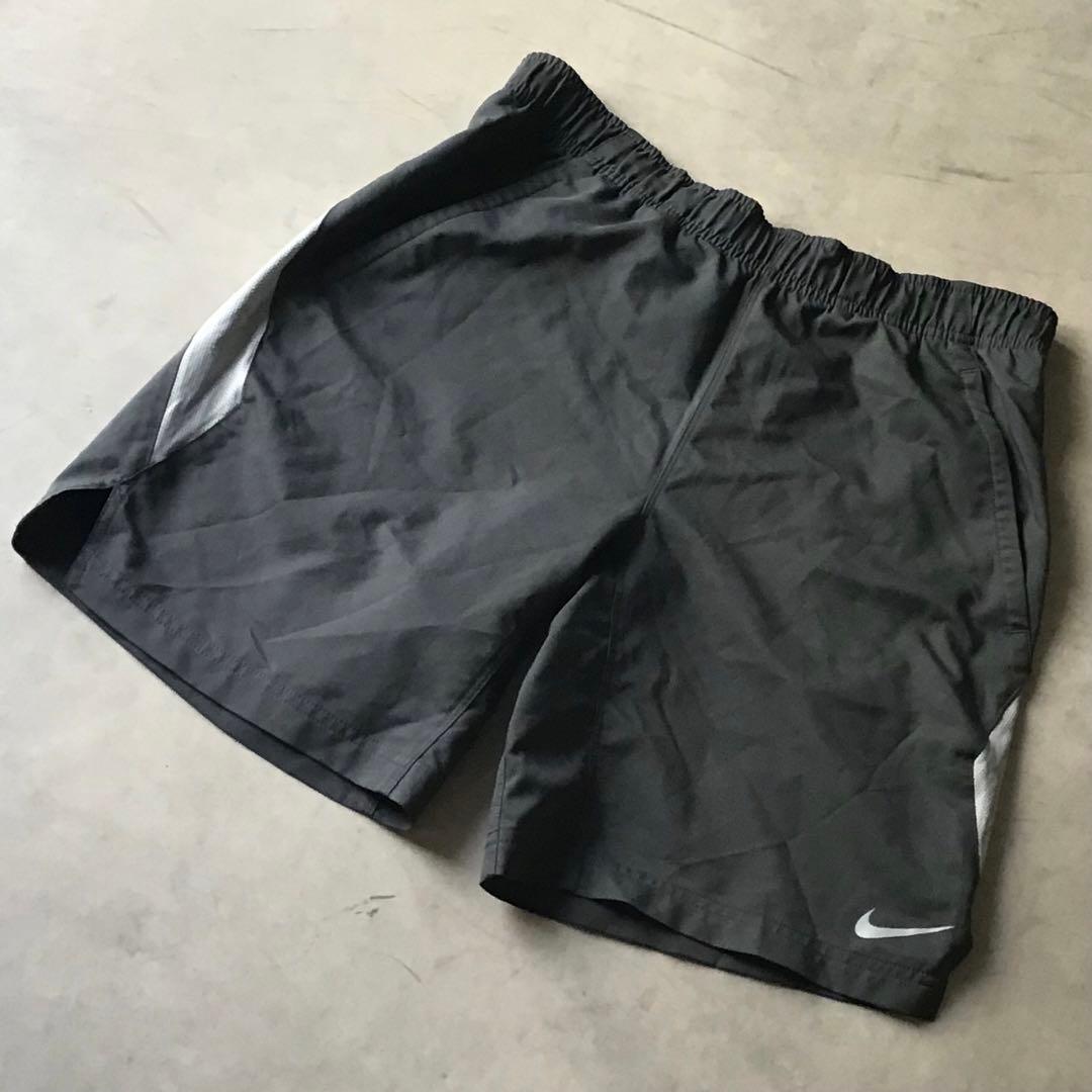 NIKE ナイキ　ハーフパンツ　ナイロン　黒　ブラック　グレー