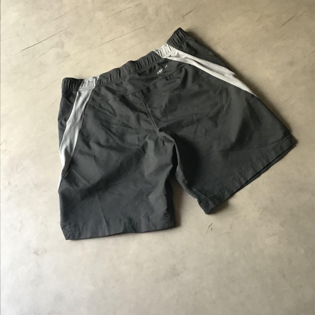 NIKE ナイキ　ハーフパンツ　ナイロン　黒　ブラック　グレー