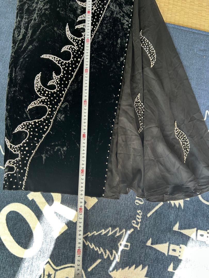 ブラックビーズ刺繍スリーブレスドレス