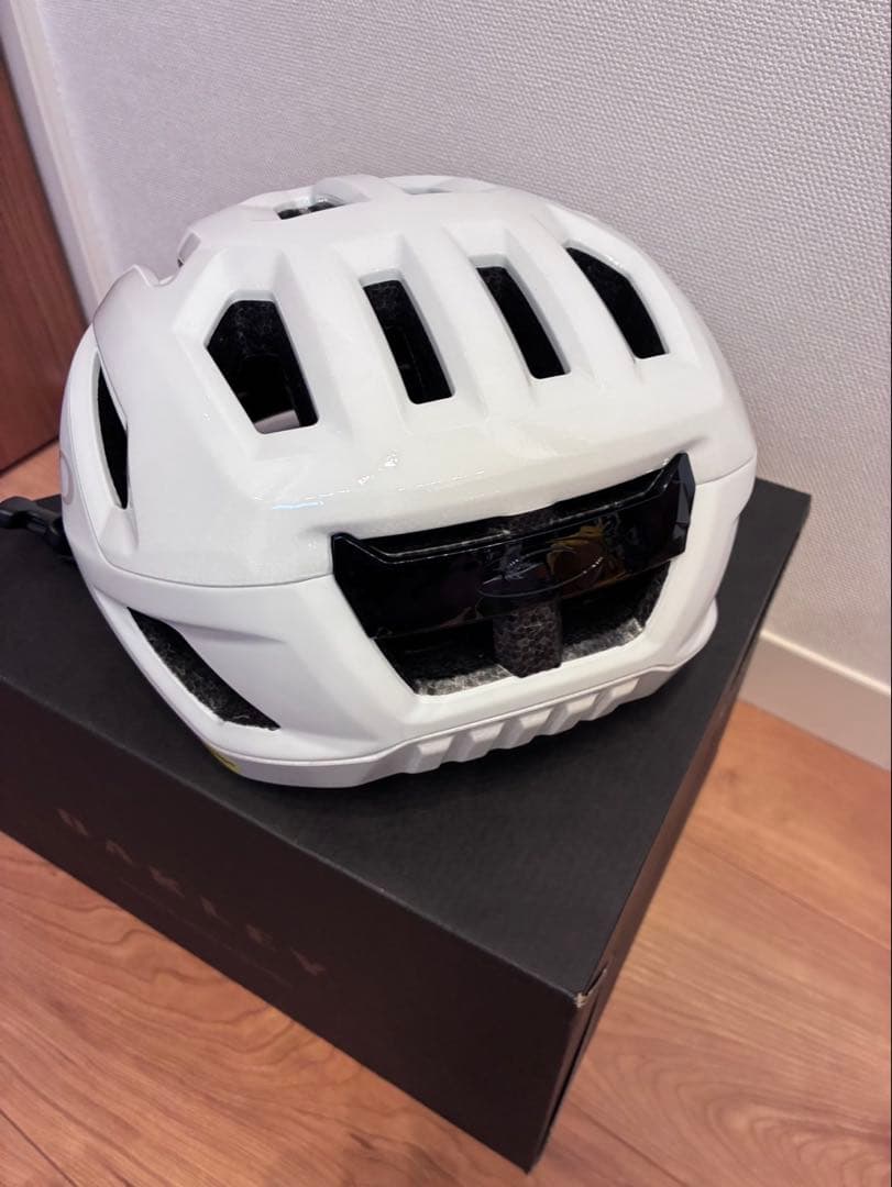新品　オークリー　ARO3 ENDURANCE - MIPS - ホワイト　L