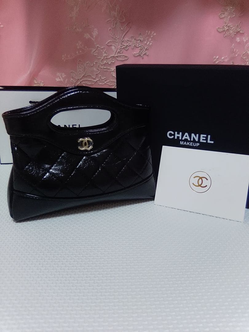 CHANEL ノベルティ 2way キルティングエナメル加工バッグ