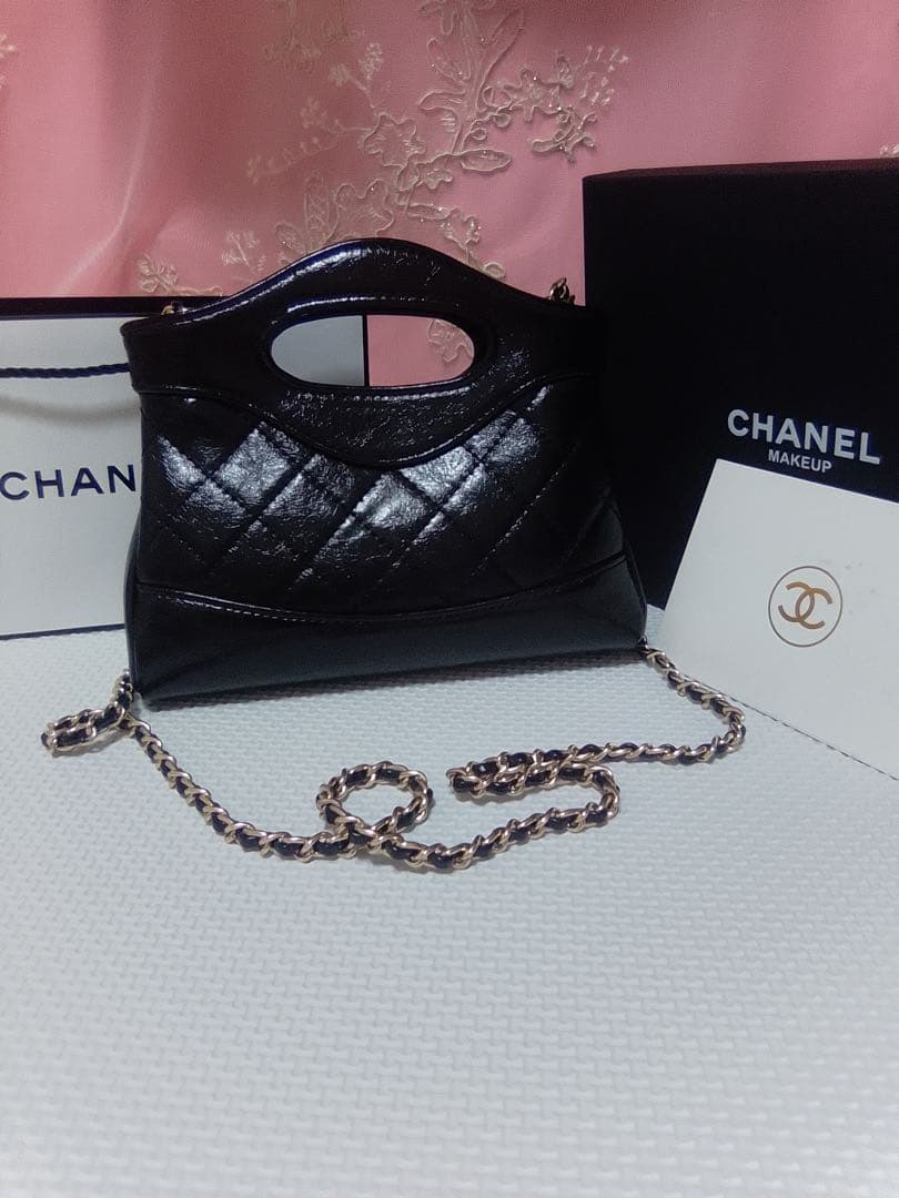 CHANEL ノベルティ 2way キルティングエナメル加工バッグ