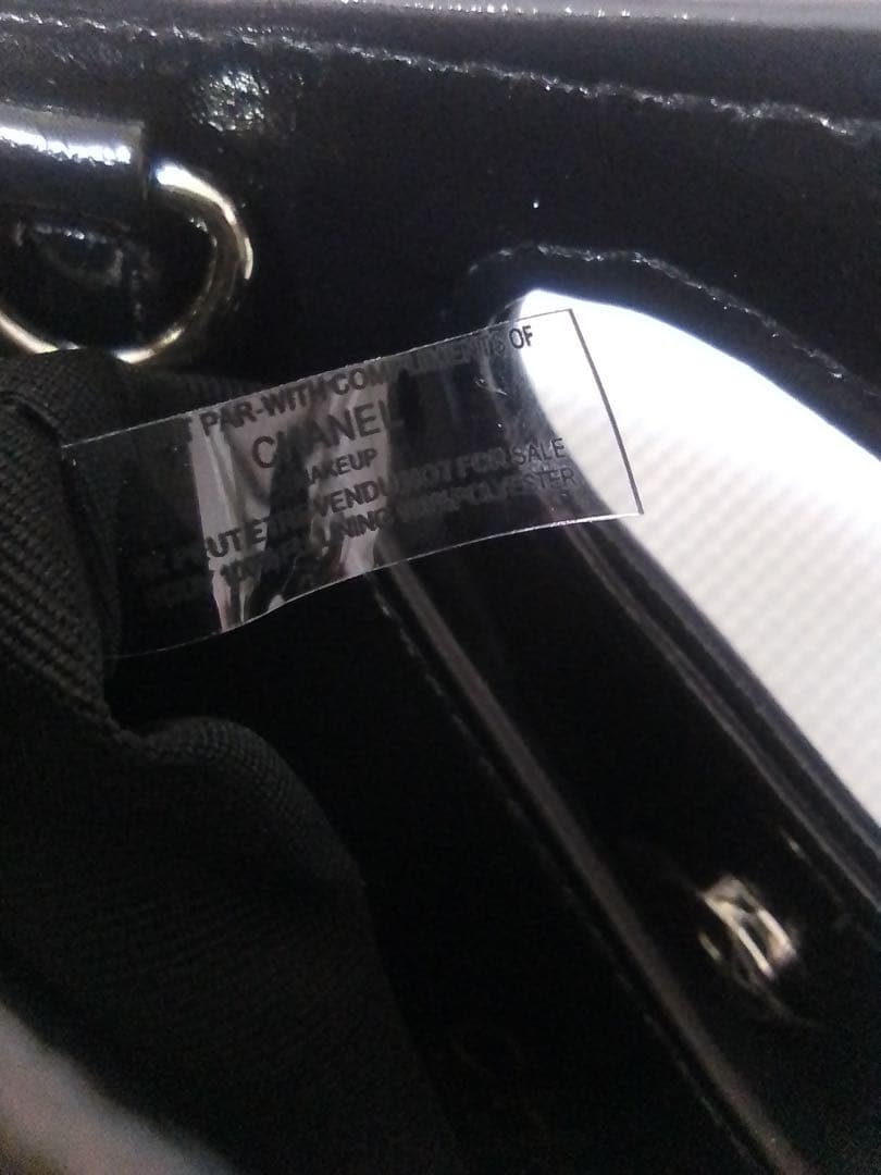 CHANEL ノベルティ 2way キルティングエナメル加工バッグ