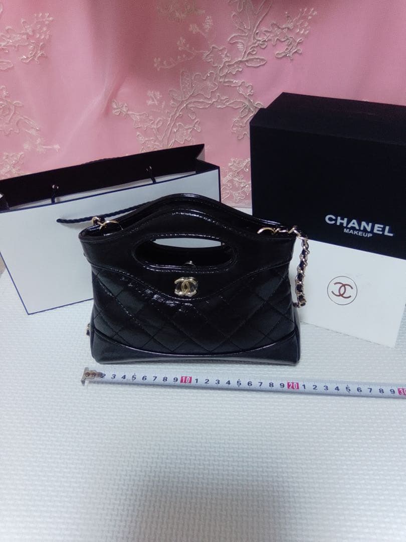 CHANEL ノベルティ 2way キルティングエナメル加工バッグ