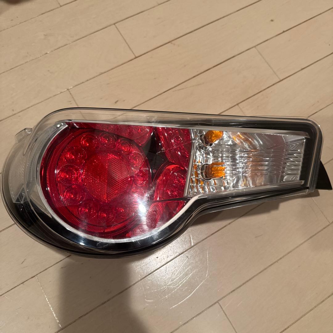 zn6 86 純正テールライト