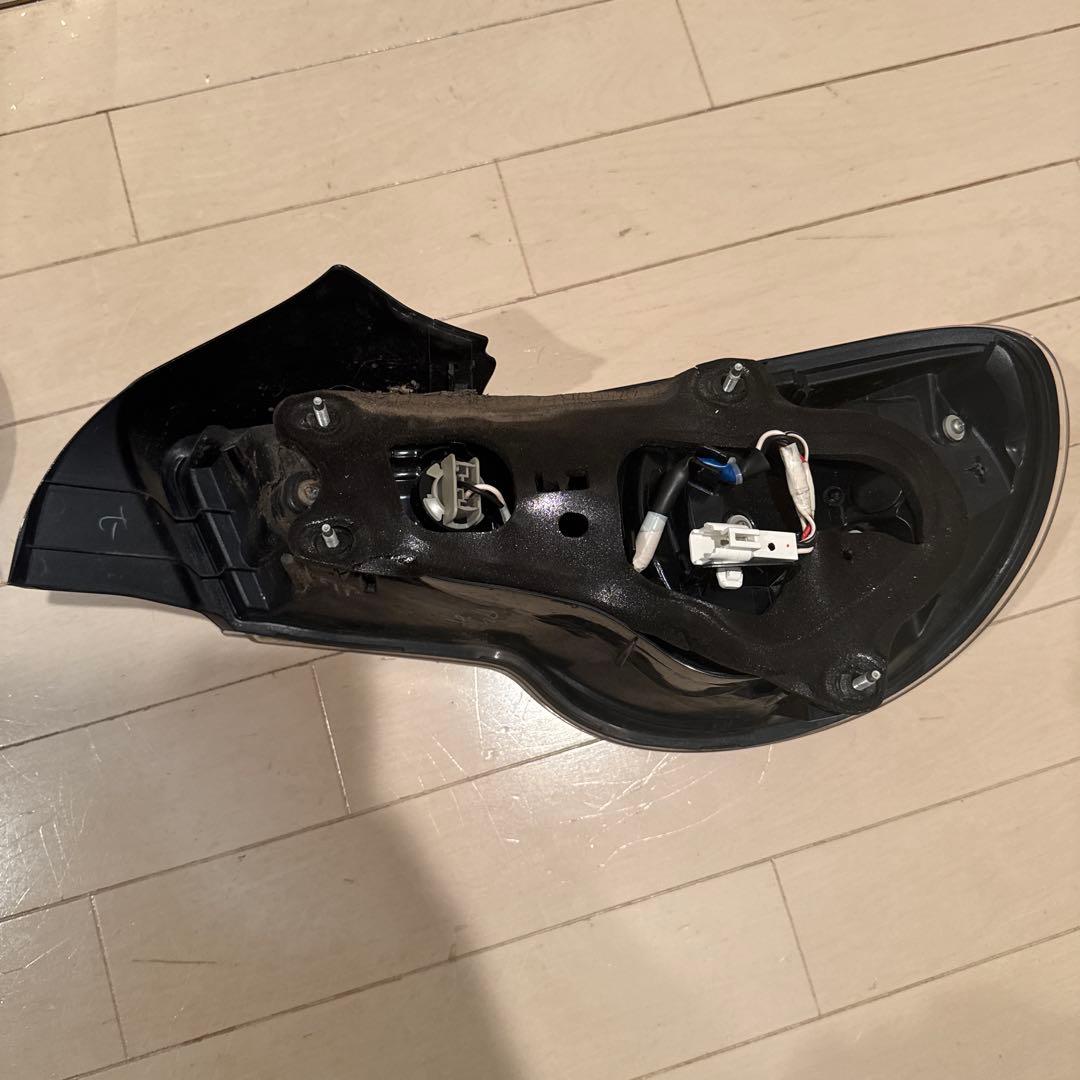 zn6 86 純正テールライト