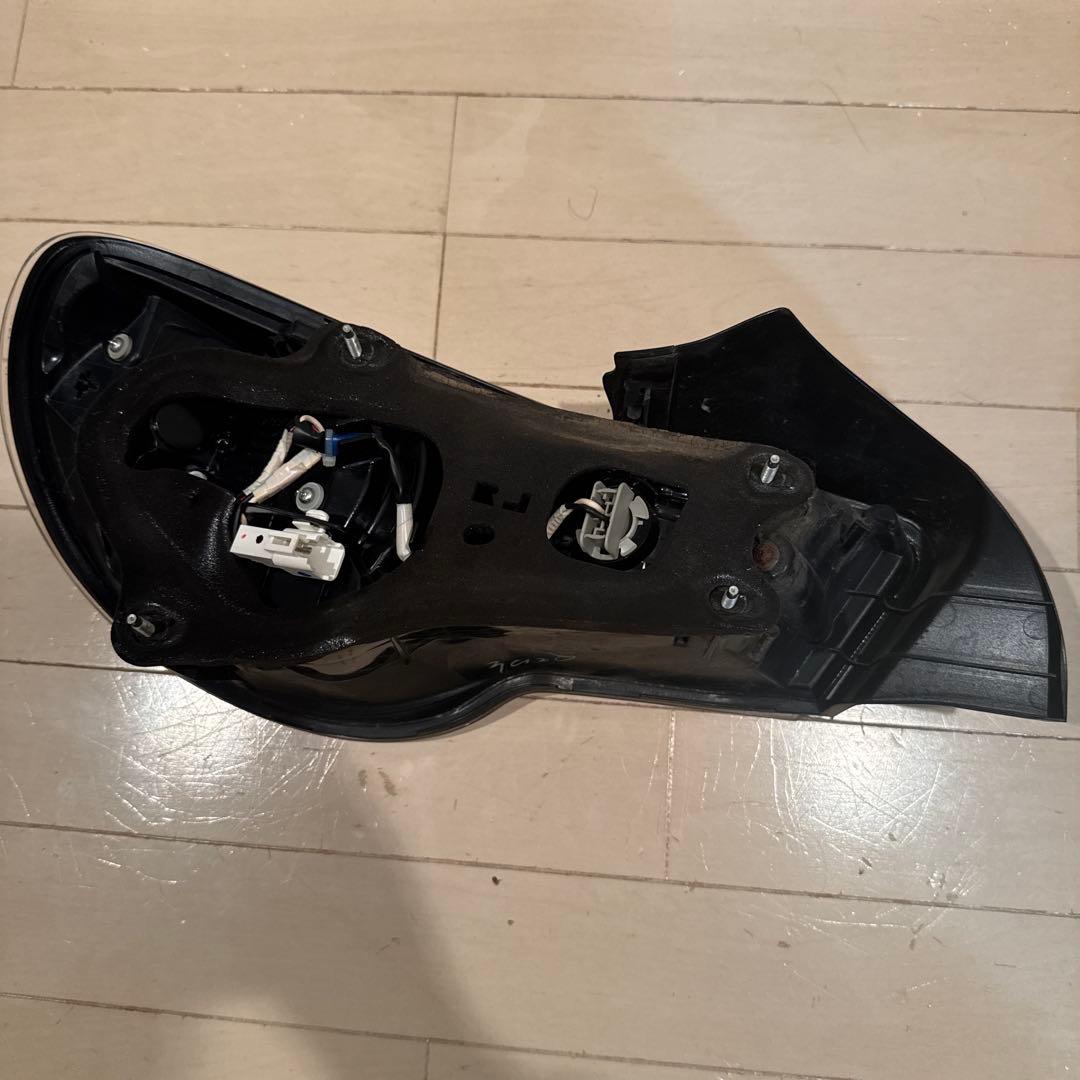 zn6 86 純正テールライト