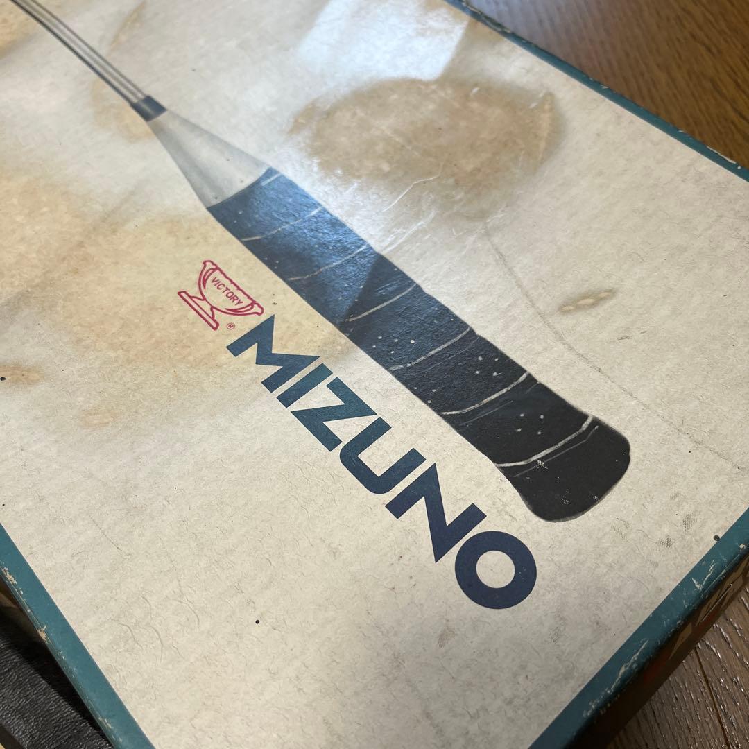 MIZUNO旧ロゴの箱入り　バドミントンラケットセット