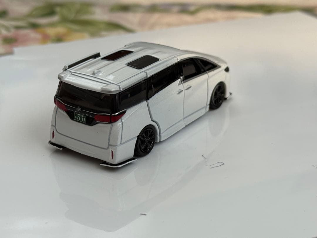 トミカプレミアム発売記念仕様 トヨタアルファード40系モデリスタグリル カスタム