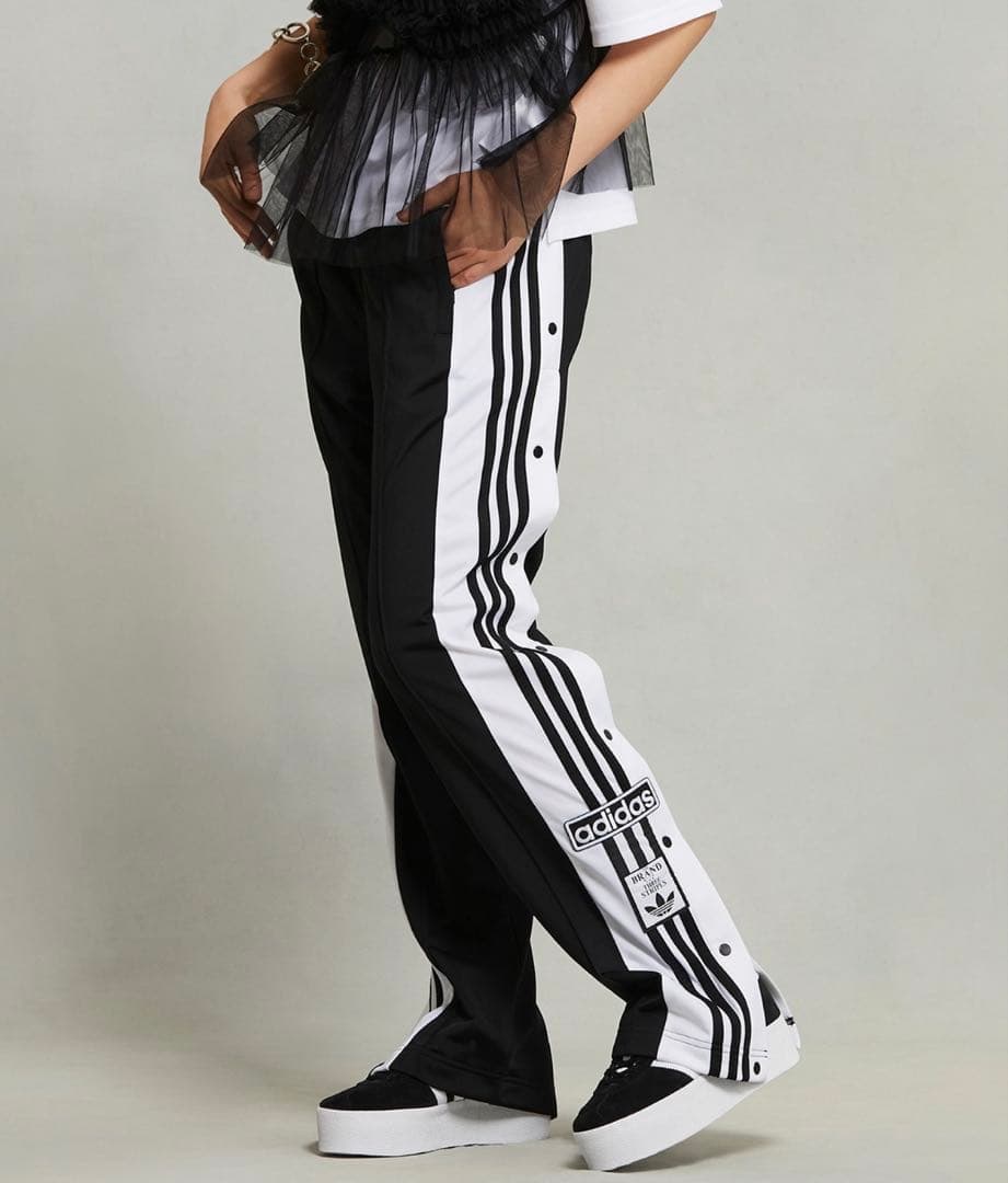 【週末限定価格】【美品】アディダス スウェットパンツブラック トラックパンツ