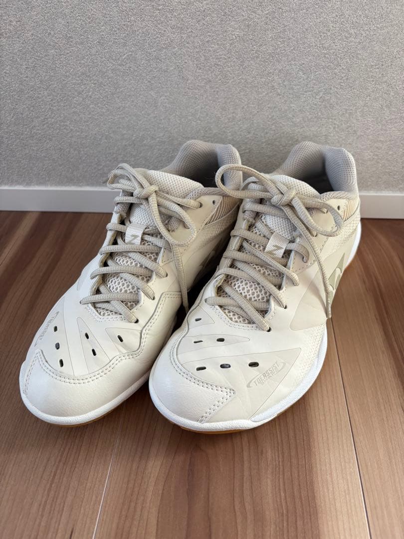 美品　YONEX バドミントンシューズ パワークッション65Z3SY 24cm