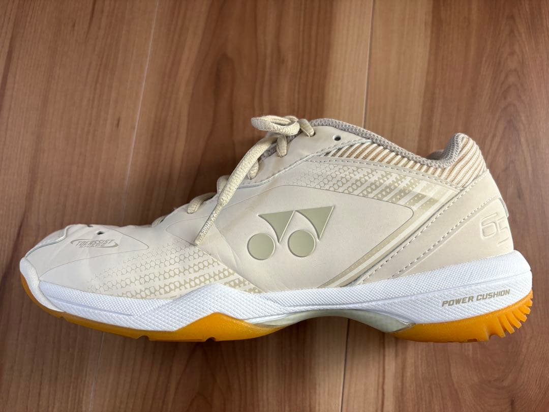 美品　YONEX バドミントンシューズ パワークッション65Z3SY 24cm