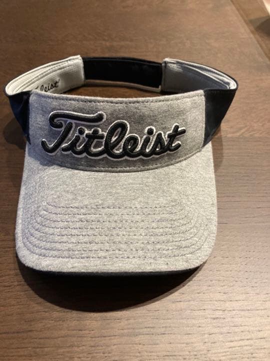 【美品】タイトリストバイザー