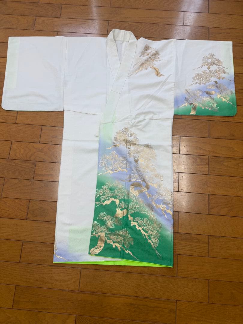 未使用に近い 踊り絵羽（化繊）白地に金彩の松 男踊り着流し仕立て 美品 匿名配送