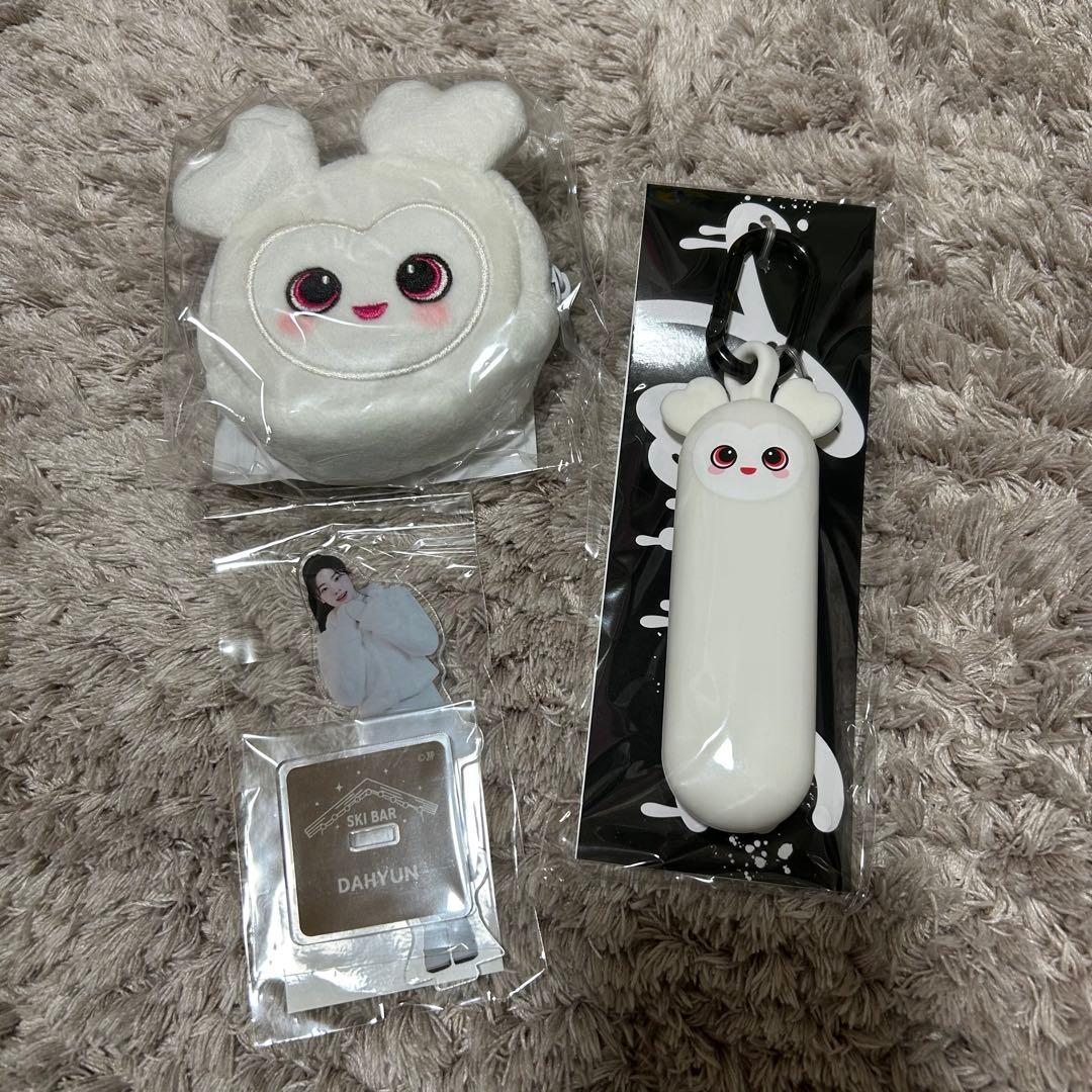 ダヒョン　ダブリー　DAVELY イヤホンポーチ　キーケース　アクスタ