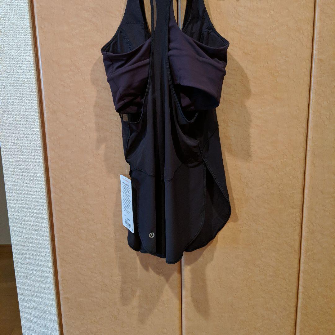 最後に!新品Lulu lemon　ブラ付きトップ　サイズ4