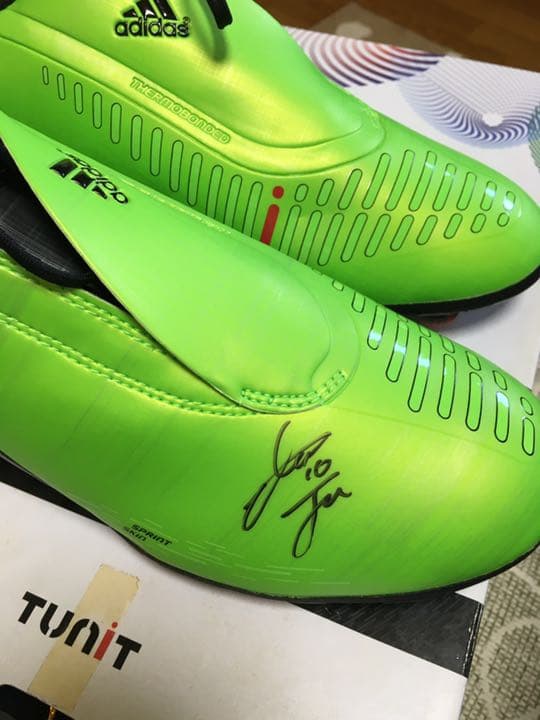 F50  2009年モデル　中村俊輔サイン入り
