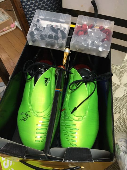 F50  2009年モデル　中村俊輔サイン入り