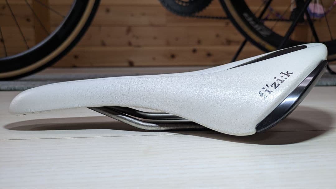 fizik Aliante R3 Open Regular サドル+リアマウント