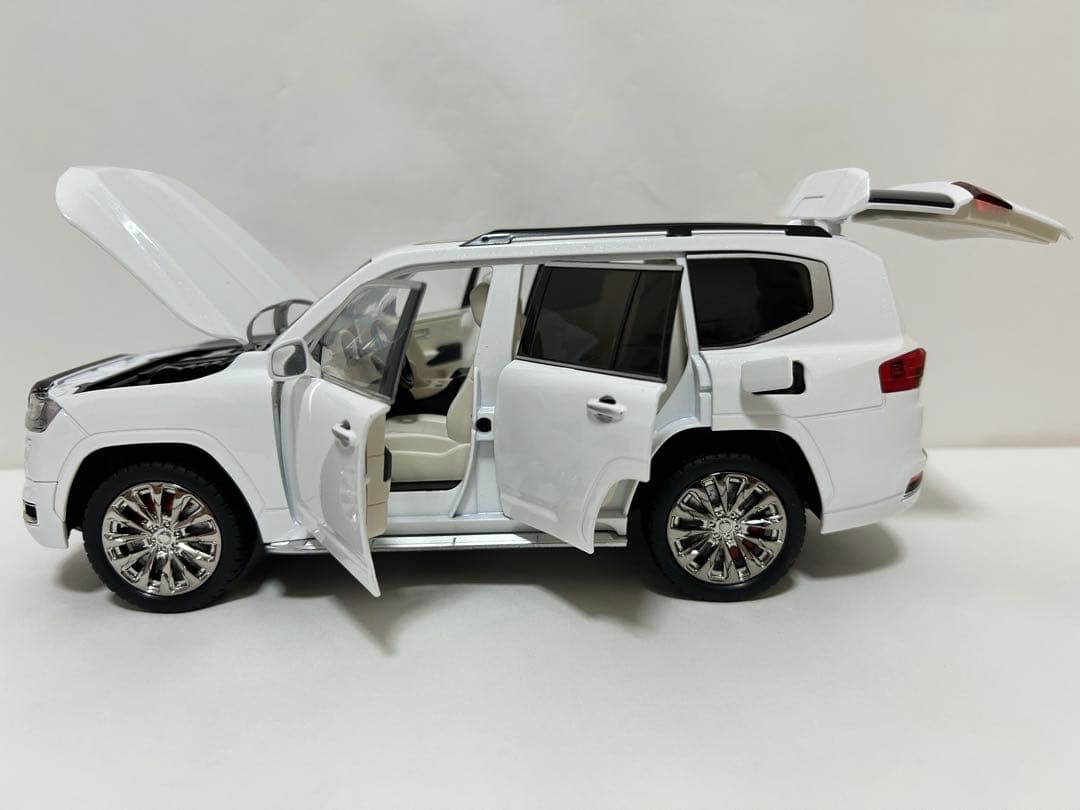ランドクルーザー300 1/18 モデルカー ミニカー ダイキャストカー
