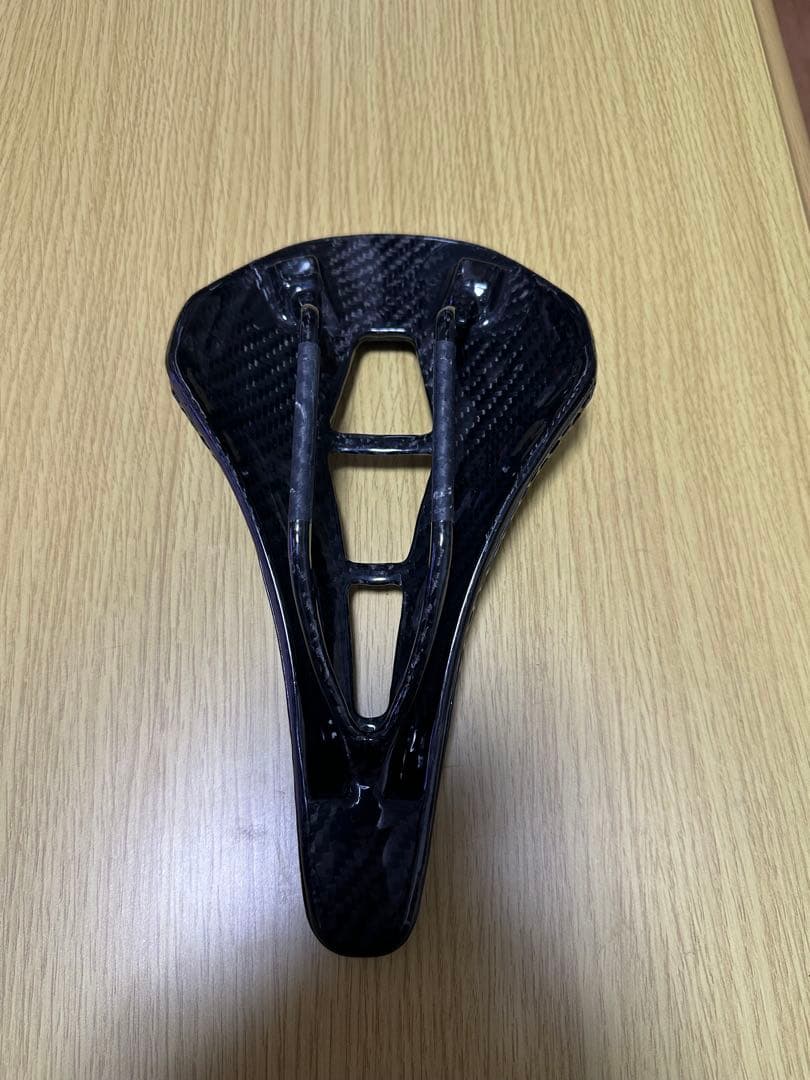 LIMGMAIフルカーボン3Dプリントサドル 軽量 使用4ヶ月 小キズあり