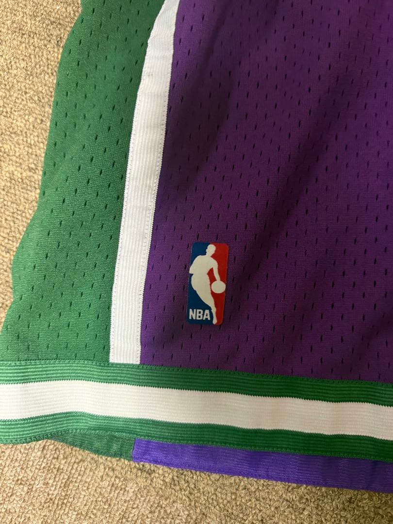 汁*歳様 NBA BUCKS Mitchell & Ness ミッチェルアンドネ