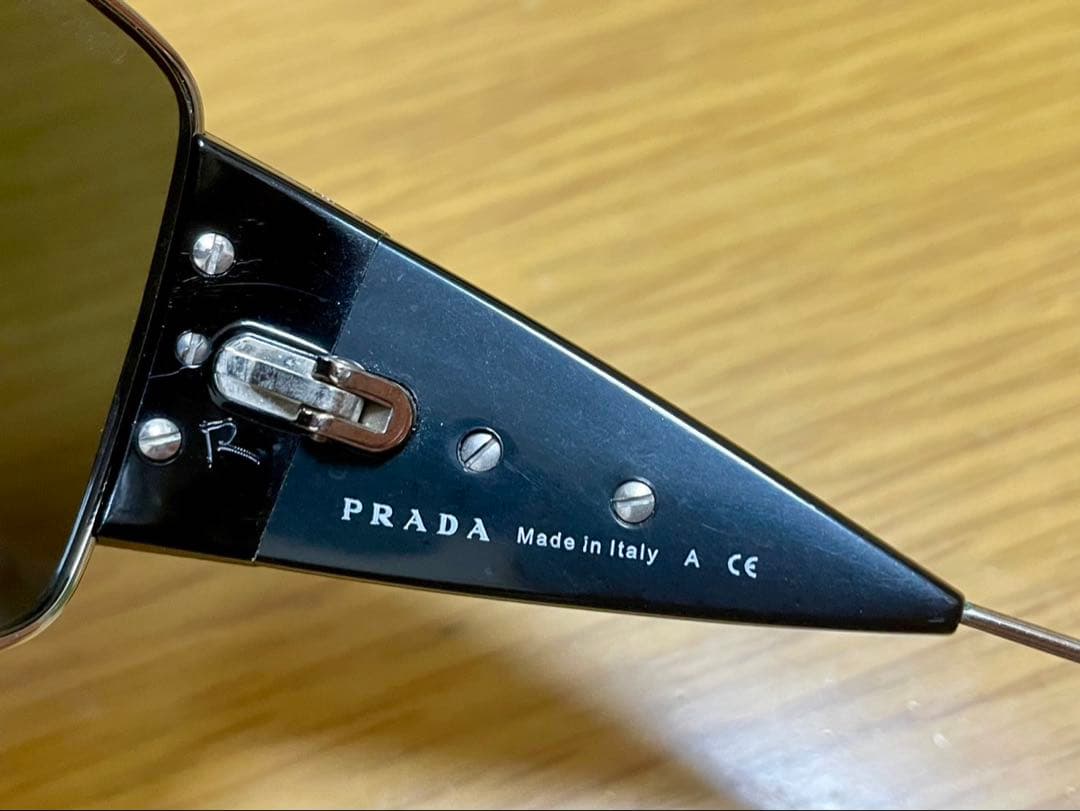 【美品】PRADA サングラス ブラックレンズ