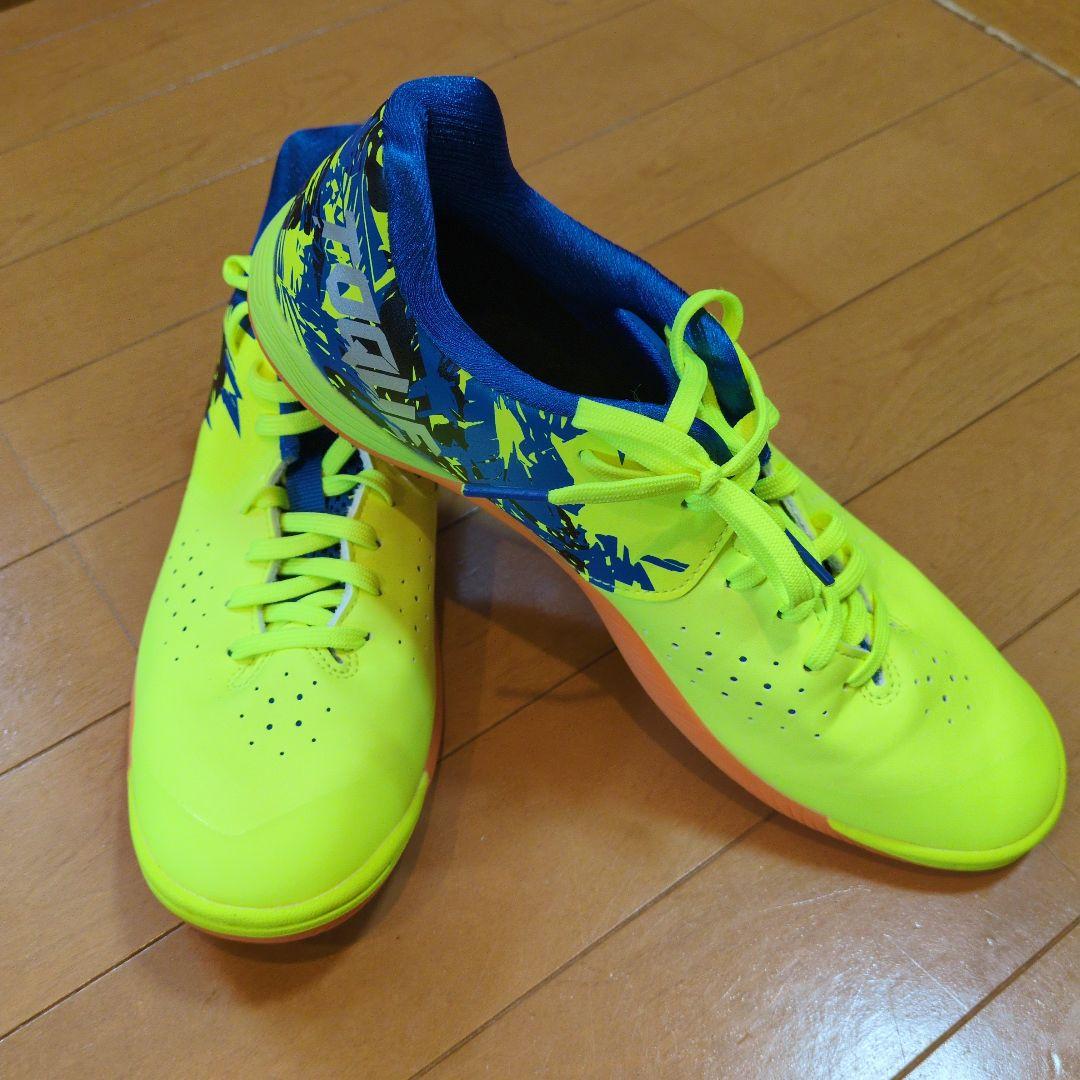 蛍光イエロー asicsフットサルシューズ（美品）