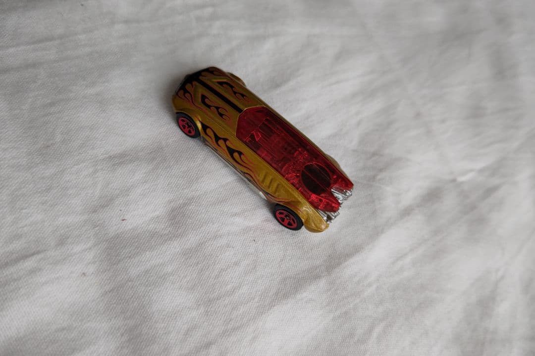 Hot Wheels 赤金炎デザインミニカー